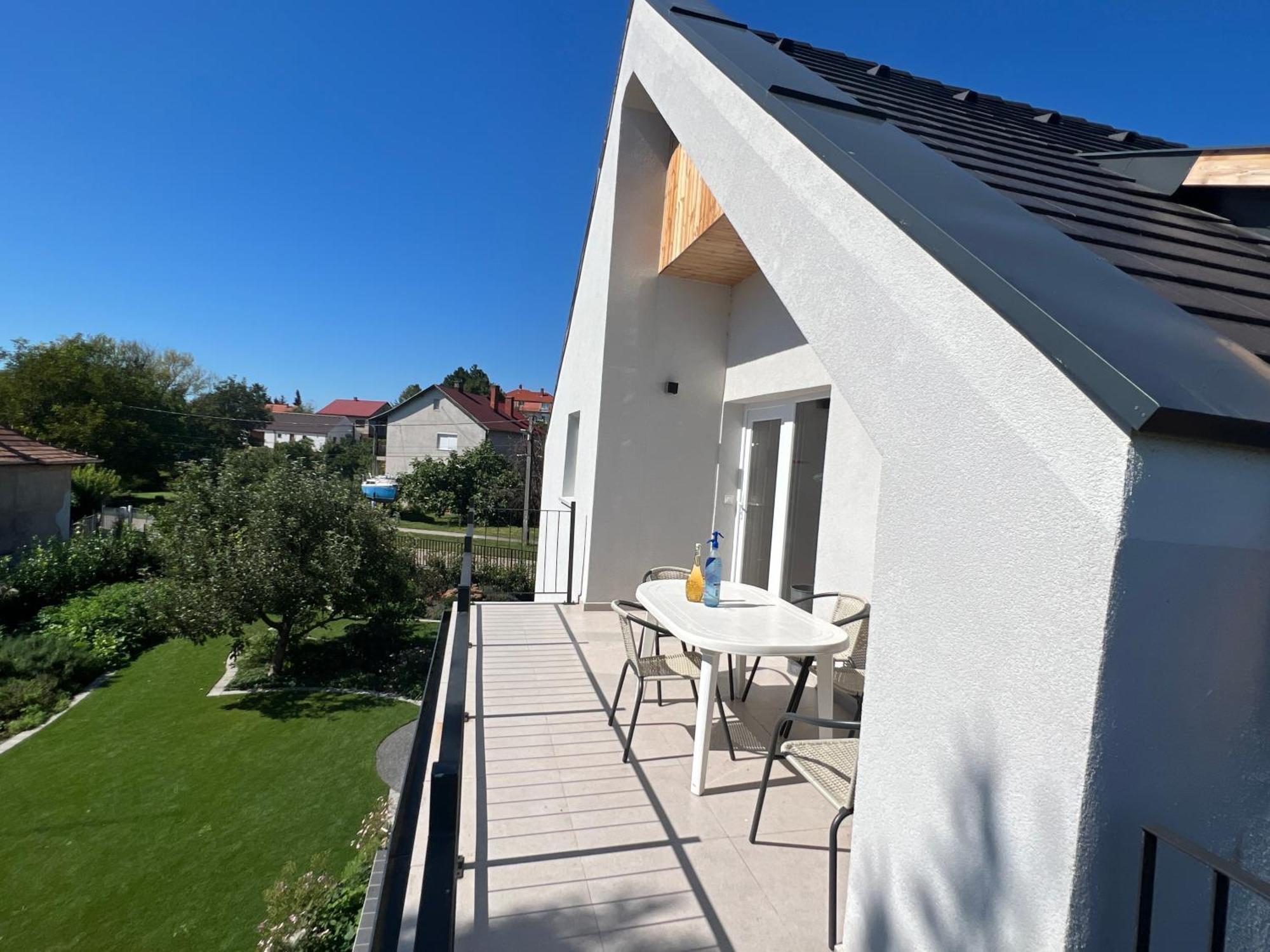 Neon Apartman Csopak Balaton מראה חיצוני תמונה