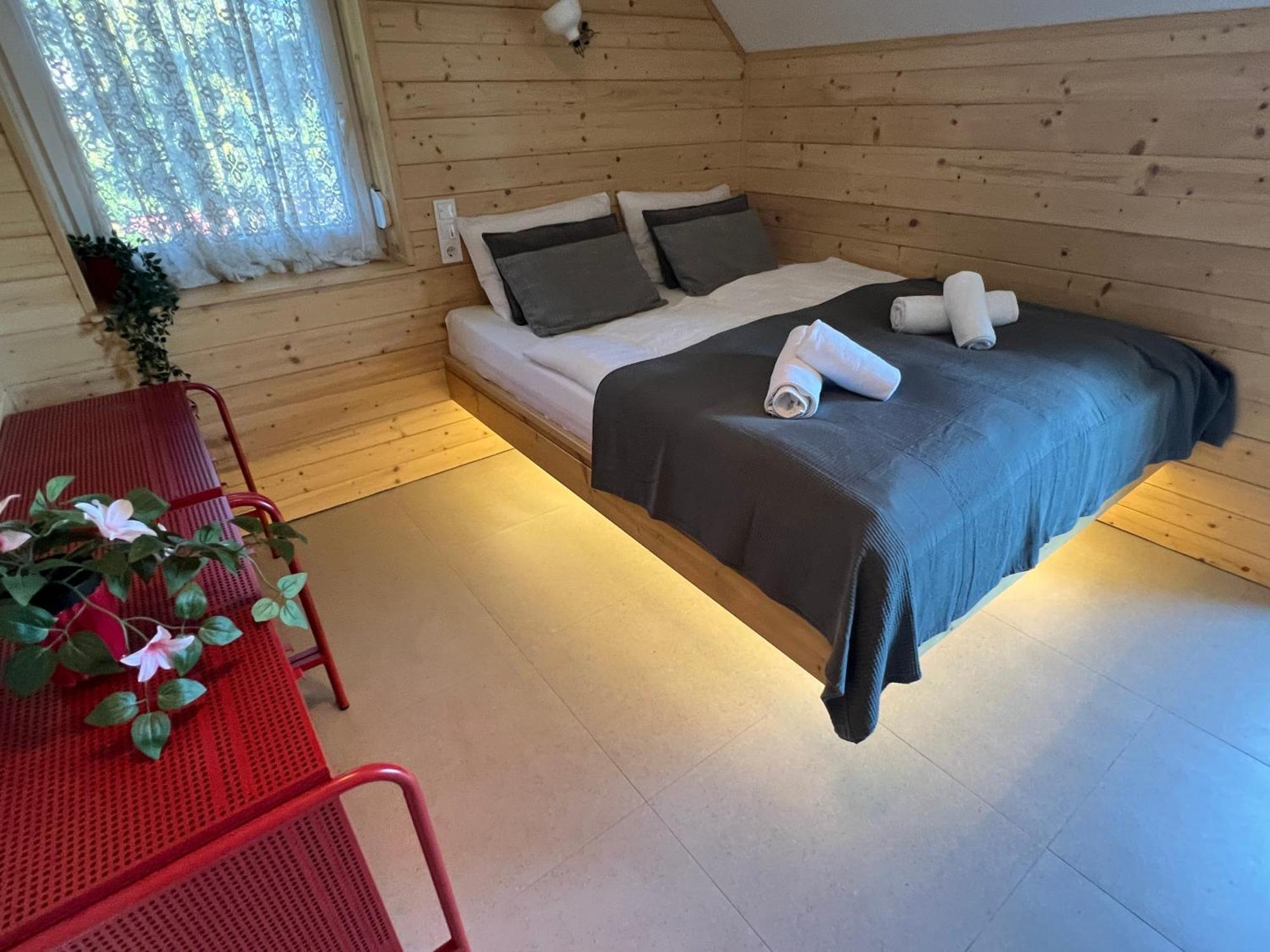 Neon Apartman Csopak Balaton מראה חיצוני תמונה